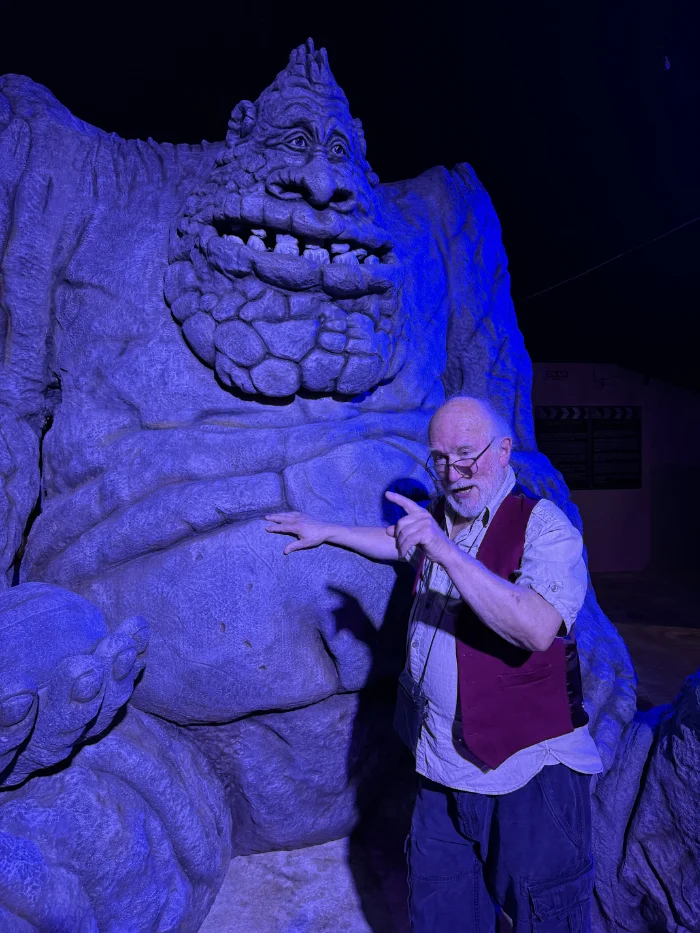 01-museodecinecolinarthur-comepiedras-y-colin-arthur